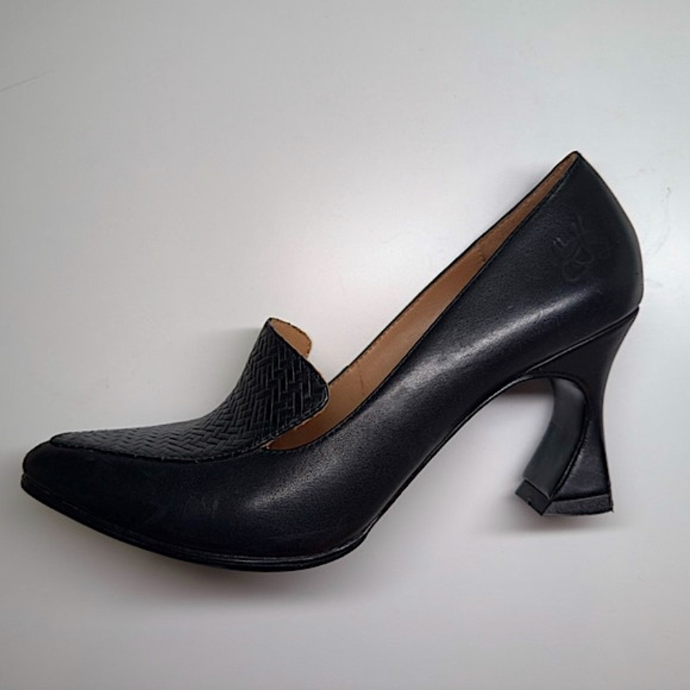 FLUEVOG Black Classy Loafer Heels size US 7